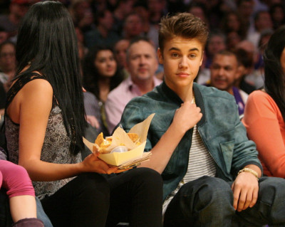 17.04 | Justin Bieber no jogo dos Lakers em Los Angeles