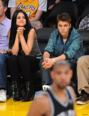17.04 | Justin Bieber no jogo dos Lakers em Los Angeles