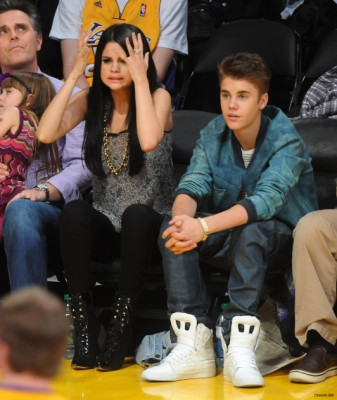 17.04 | Justin Bieber no jogo dos Lakers em Los Angeles