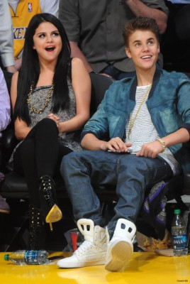 17.04 | Justin Bieber no jogo dos Lakers em Los Angeles