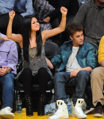 17.04 | Justin Bieber no jogo dos Lakers em Los Angeles