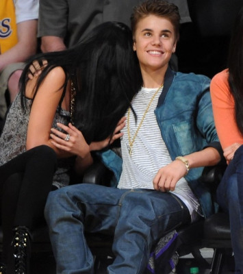 17.04 | Justin Bieber no jogo dos Lakers em Los Angeles