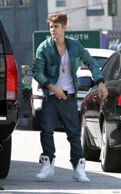 18.04 | Justin Bieber passeando em Los Angeles