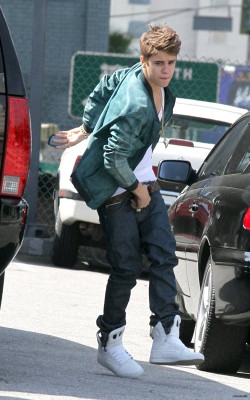 18.04 | Justin Bieber passeando em Los Angeles