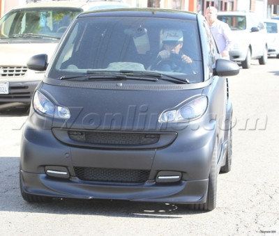 18.04 | Justin Bieber saindo de uma concessionária de motocicletas em West Hollywood, Califórnia