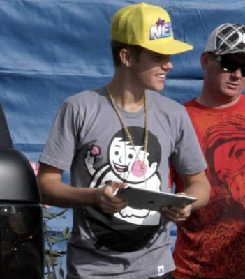 21.04 | Justin Bieber nos bastidores de Boyfriend