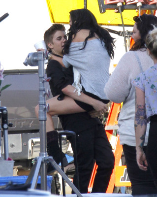 21.04 | Justin Bieber nos bastidores de Boyfriend