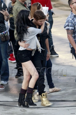 21.04 | Justin Bieber nos bastidores de Boyfriend