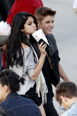 21.04 | Justin Bieber nos bastidores de Boyfriend