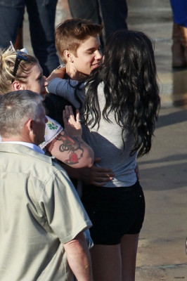 21.04 | Justin Bieber nos bastidores de Boyfriend