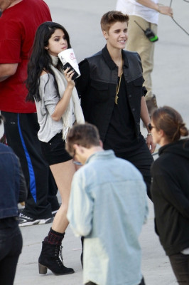 21.04 | Justin Bieber nos bastidores de Boyfriend