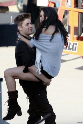 21.04 | Justin Bieber nos bastidores de Boyfriend