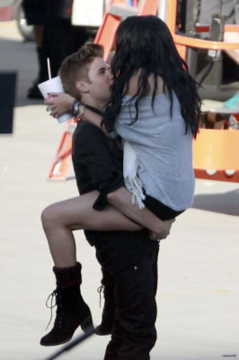 21.04 | Justin Bieber nos bastidores de Boyfriend