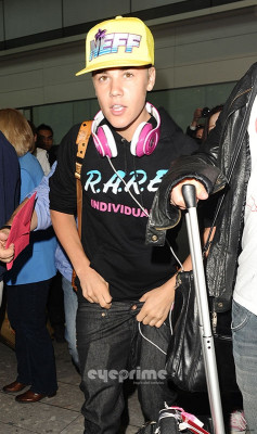 23.04 | Justin Bieber chegando no aeroporto em London