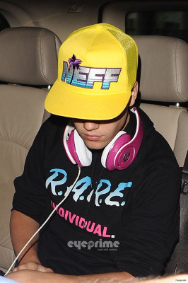 23.04 | Justin Bieber chegando no aeroporto em London
