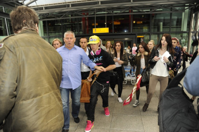 23.04 | Justin Bieber chegando no aeroporto em London