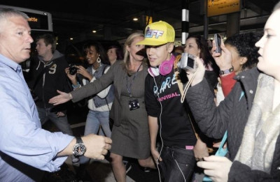 23.04 | Justin Bieber chegando no aeroporto em London