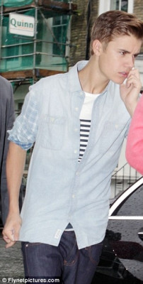 25.04 | Justin Bieber indo para ao estúdio em Londres