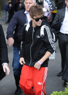 Justin Bieber deixando seu hotel em Londres