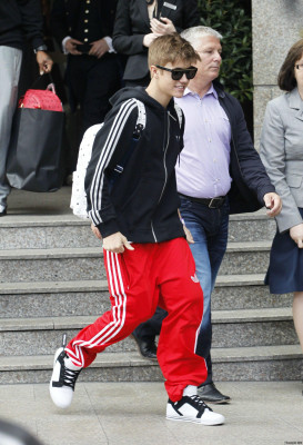 Justin Bieber deixando seu hotel em Londres