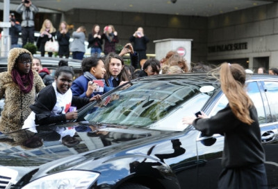 Justin Bieber deixando seu hotel em Londres