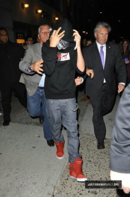 27.04 | Justin Bieber deixando o Fuerza Bruta
