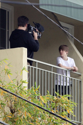 30.03 | Justin Bieber gravando sua participação no "Funny or Die"