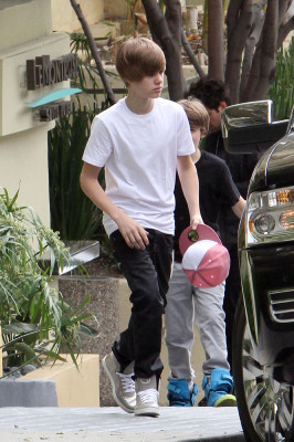 30.03 | Justin Bieber gravando sua participação no "Funny or Die"