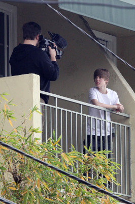 30.03 | Justin Bieber gravando sua participação no "Funny or Die"