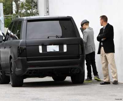 04.02 | Justin Bieber deixando uma sessão de fotos em Los Angeles