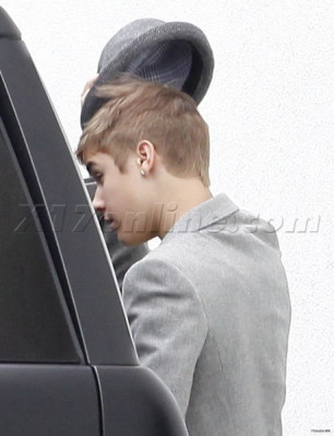 04.02 | Justin Bieber deixando uma sessão de fotos em Los Angeles