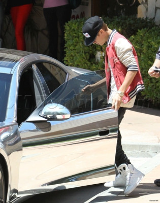 17.05 | Justin Bieber passeando em Los Angeles