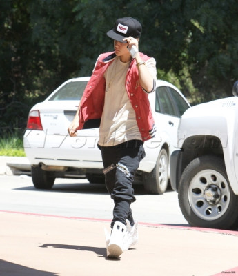 17.05 | Justin Bieber passeando em Los Angeles