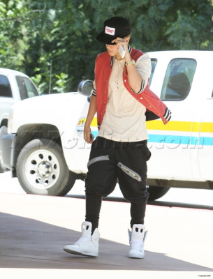17.05 | Justin Bieber passeando em Los Angeles