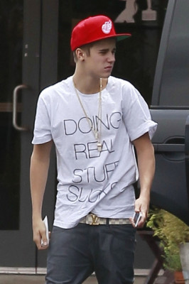25.05 | Justin Bieber deixando estúdio em Los Angeles