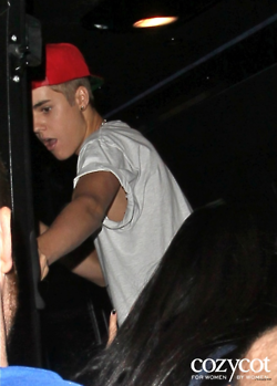 26.05 | Justin Bieber busca Selena Gomez em aeroporto