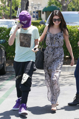 27.05 | Justin Bieber e Selena Gomez em Los Angeles