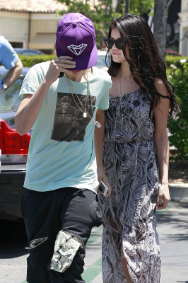 27.05 | Justin Bieber e Selena Gomez em Los Angeles