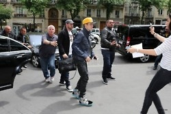 31.05 | Justin Bieber chegando em Paris