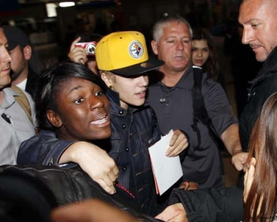 31.05 | Justin Bieber chegando em Paris