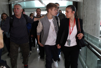 06.02 | Justin Bieber deixando Paris