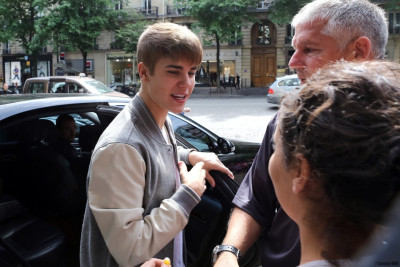 06.02 | Justin Bieber deixando Paris