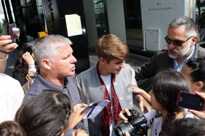 06.02 | Justin Bieber deixando Paris