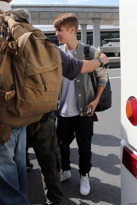 06.02 | Justin Bieber deixando Paris