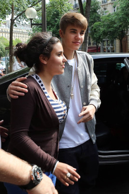 06.02 | Justin Bieber deixando Paris