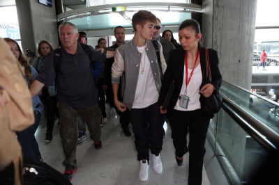 06.02 | Justin Bieber deixando Paris