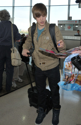04.05 | Justin Bieber chegando no aeroporto em Washington