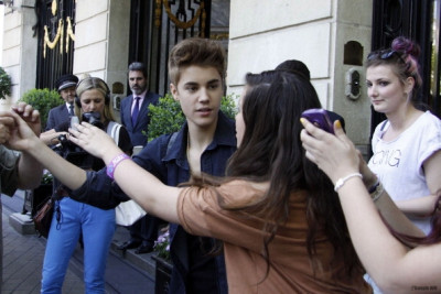 06.05 | Justin Bieber deixando seu hotel em Madri