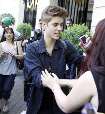 06.05 | Justin Bieber deixando seu hotel em Madri