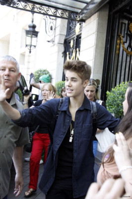 06.05 | Justin Bieber deixando seu hotel em Madri